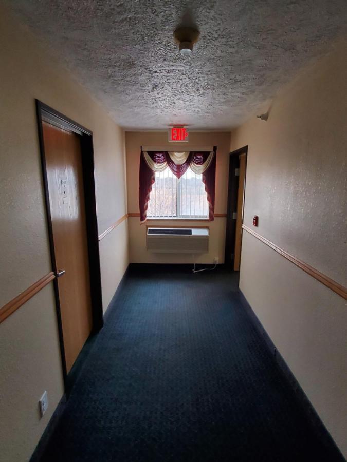 Hotel Super 7 Tecumseh