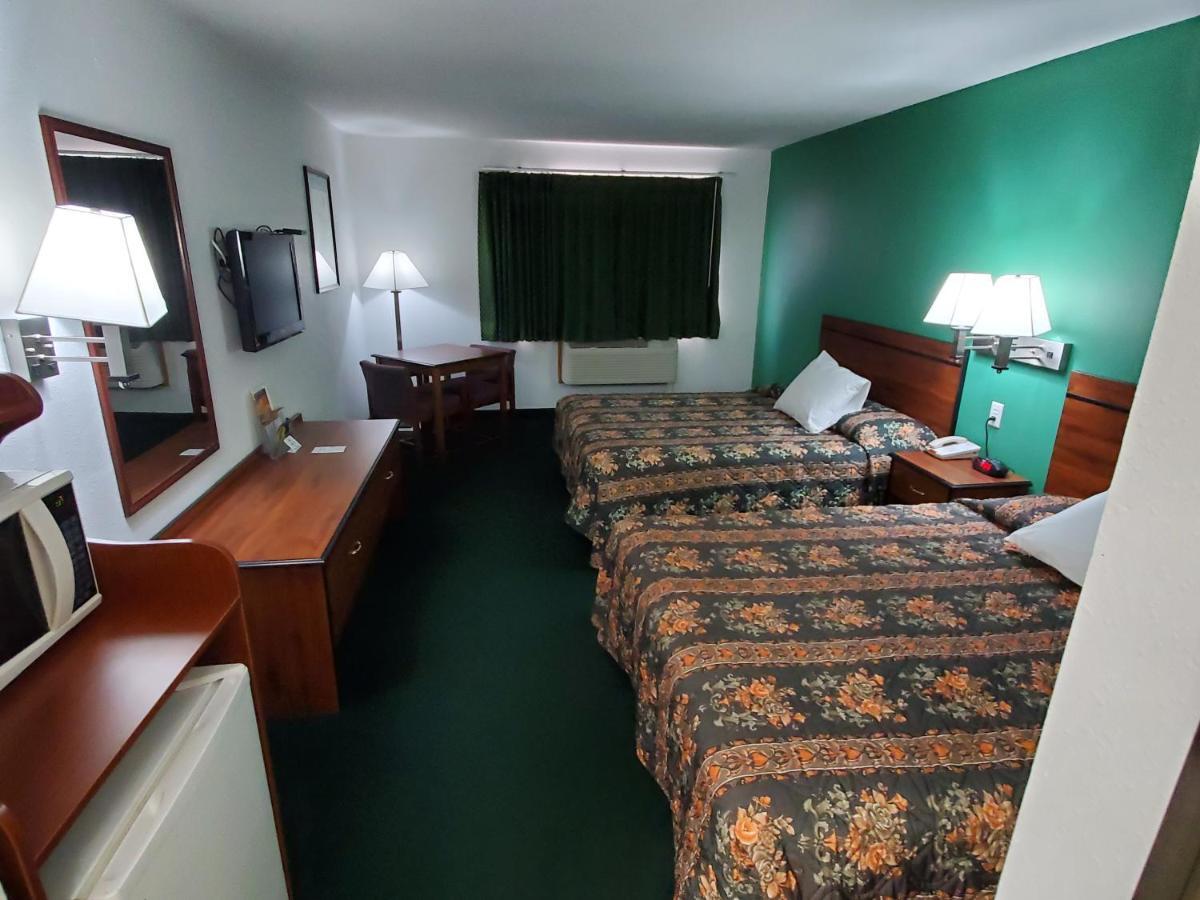 Super 7 Hotel
